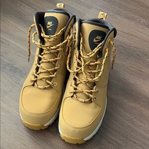 NIKE Manoa Men’s Boots Size 12 Haystack Brown EUC